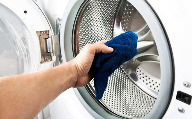 Tại sao máy giặt càng giặt càng bẩn?